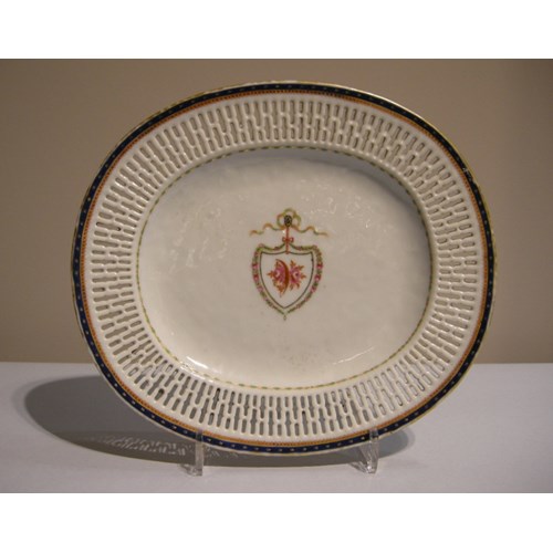 Porcelain dish reticulated with a armorial decoration